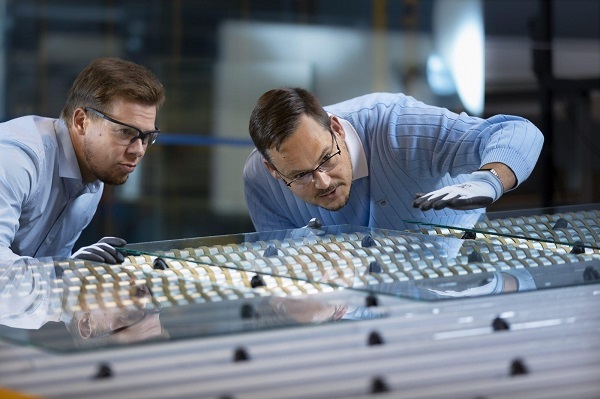 Resistência do vidro: Quanto impacto suportam os laminados e os temperados?